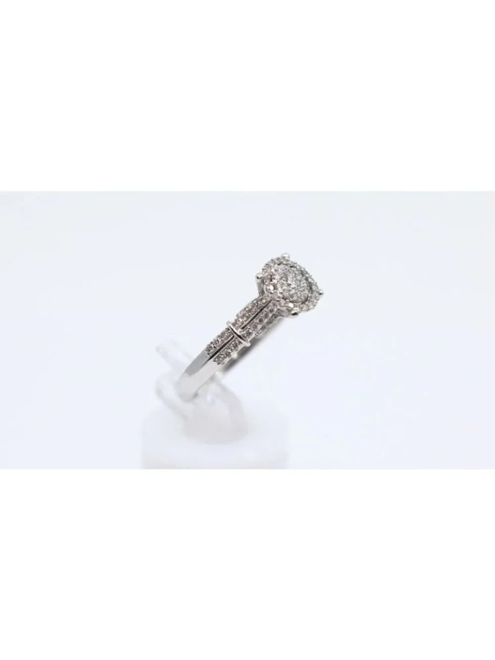 Beautiful 10K White Gold Round Cut Diamond Double Halo Engagement Ring - Size 7